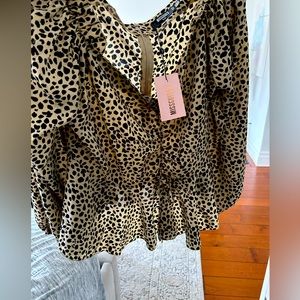 Bnwt- pretty peplum blouse with puff sleeves